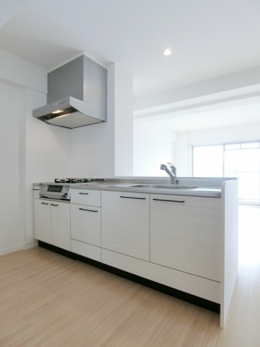 キッチン　同タイプ・別部屋、現況優先