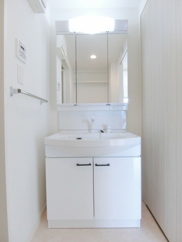 洗面設備　同タイプ・別部屋、現況優先