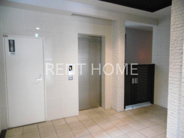 ロビー　エレベーター付きです。