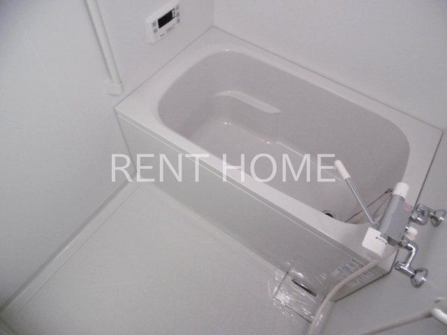 バス・シャワールーム　広めの浴室です。（追い焚き差し湯式）