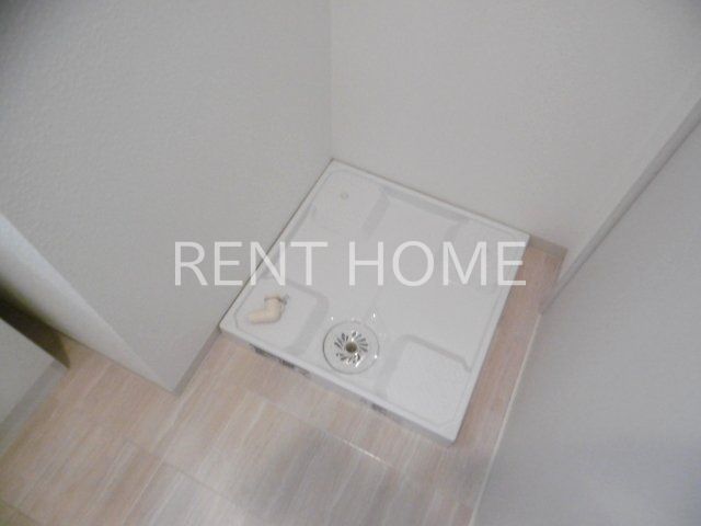 その他　脱衣場に室内洗濯機置場があります。