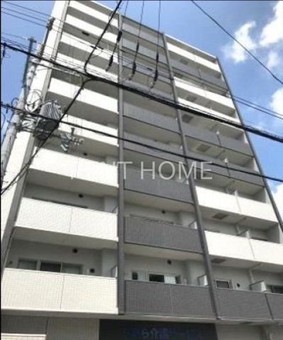 建物外観　鉄筋コンクリート造の重厚な10階建ての建物です。