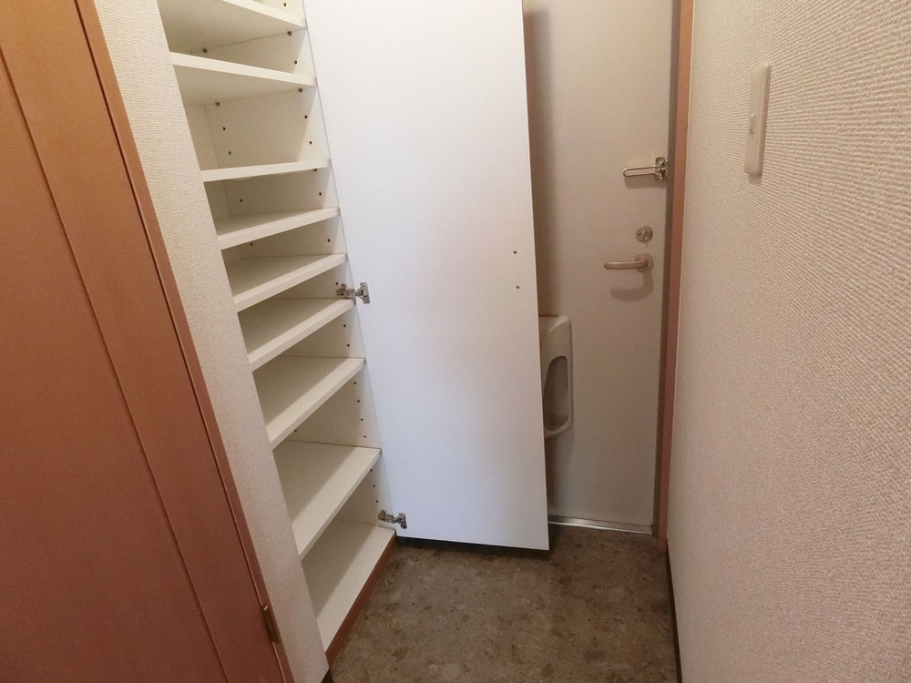 玄関　シューズボックス付