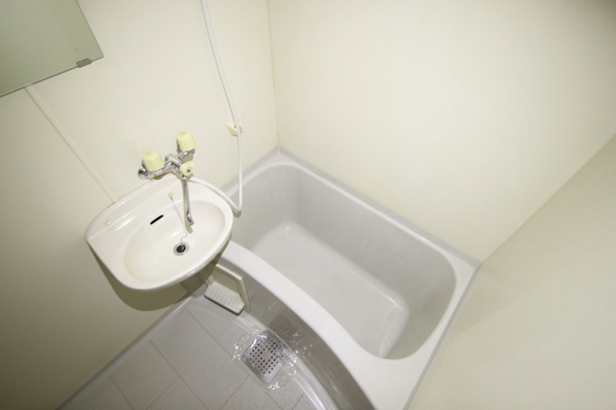 バス・シャワールーム　※別部屋の写真です