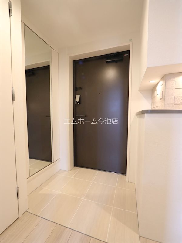 玄関　玄関　シューズボックス付