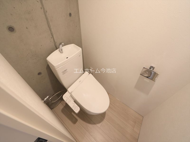 トイレ　温水洗浄便座付トイレ