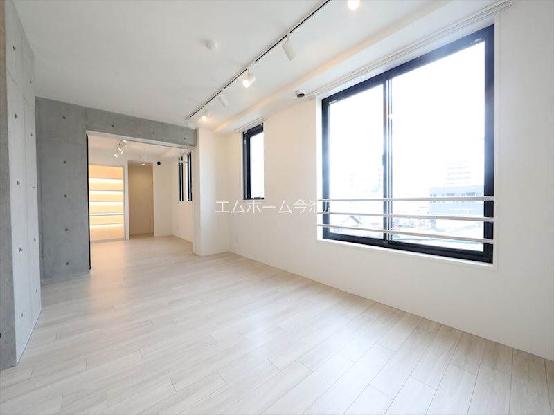 眺望　LDK14.04帖　エアコン付　換気良好　デザイナーズ