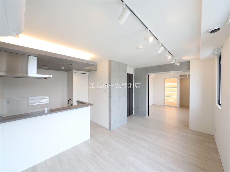 居室・リビング　LDK14.04帖　エアコン付　換気良好　デザイナーズ