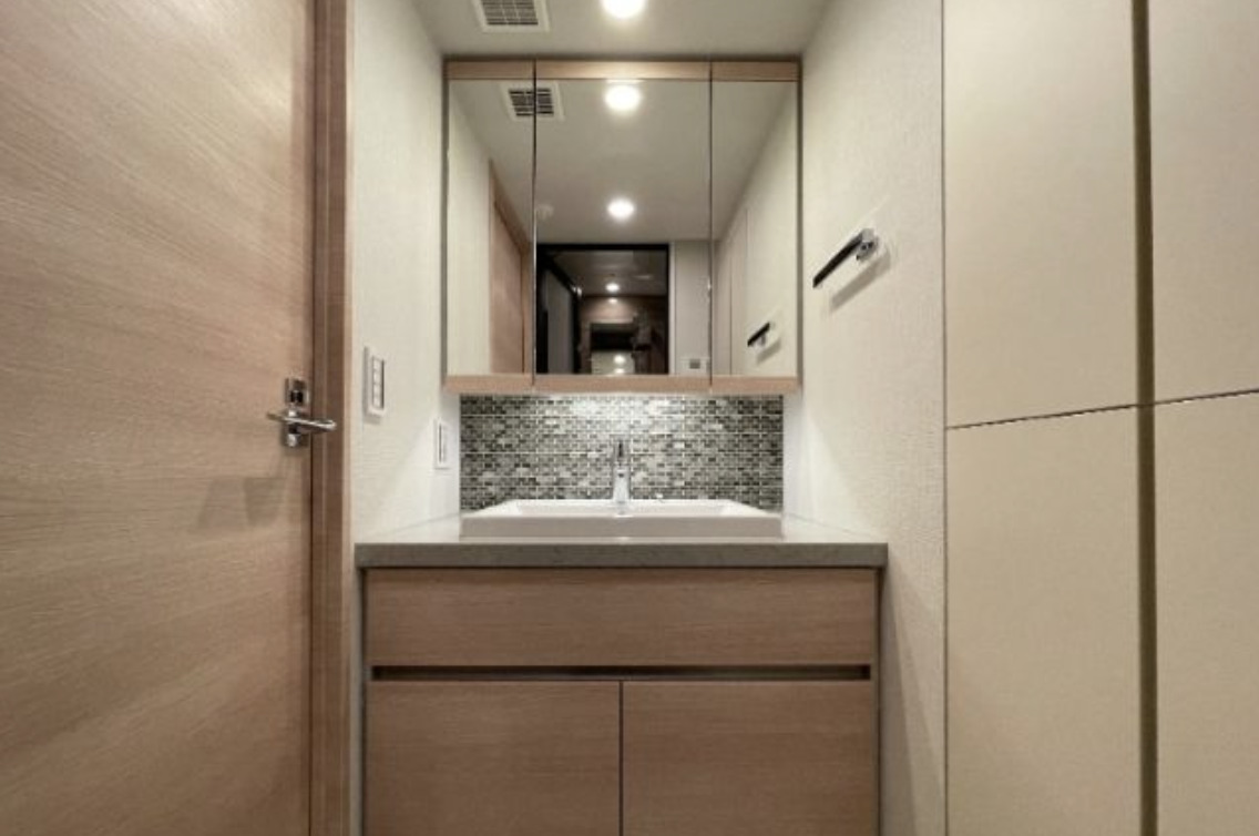 洗面設備　ゆったりとスペースのある洗面所