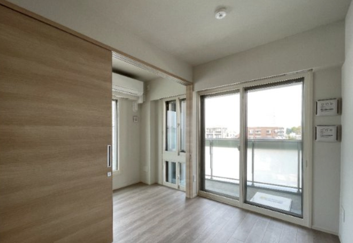 居室・リビング　こちらの居間で趣味の時間をお楽しみください