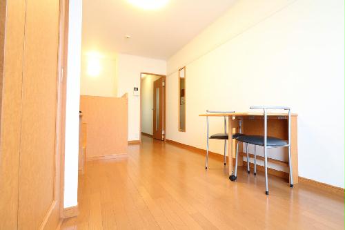 居室・リビング　1Ｆフローリング　2Ｆじゅうたん仕様になります。