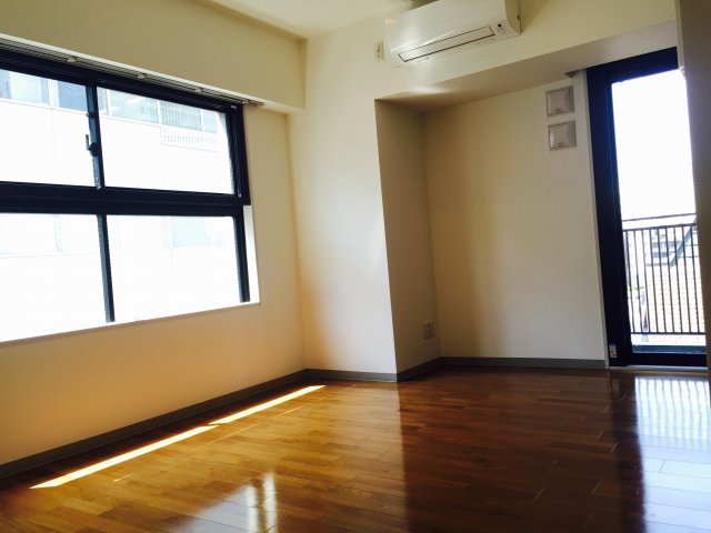 居室・リビング　こちらのリビングで趣味の時間をお楽しみください