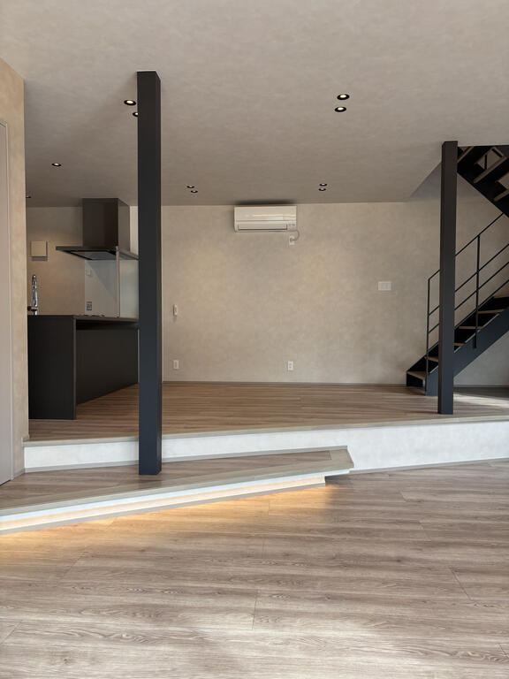 居室・リビング　遊び心あるお洒落なスキップフロアリビング