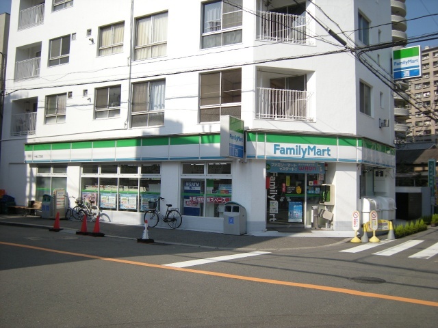コンビニ　ファミリーマート新梅田店（コンビニ）まで93m