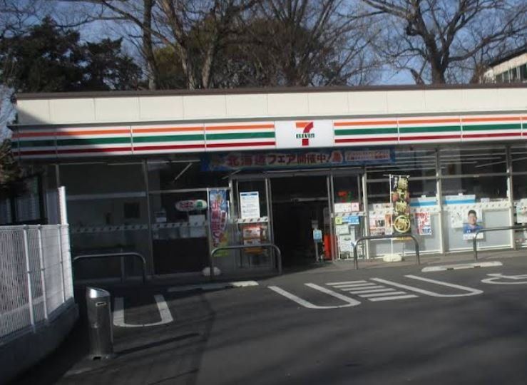 コンビニ　セブンイレブン熊谷市役所前店（コンビニ）まで180m