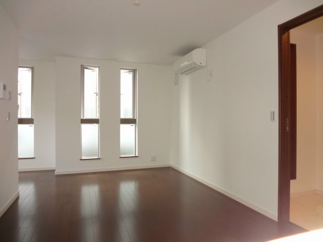 居室・リビング　☆明るい洋室☆