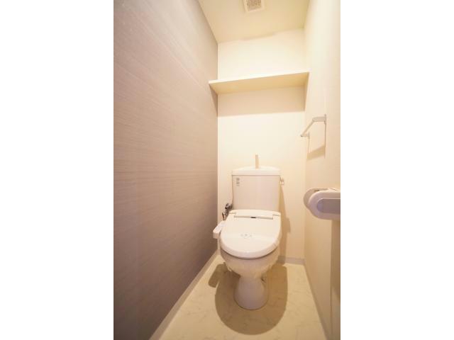 トイレ　温水洗浄便座付き