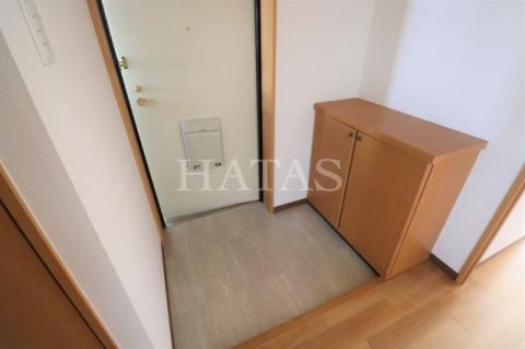 玄関　同物件別部屋です。
