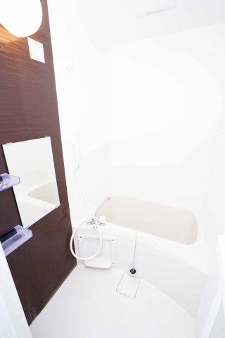 バス・シャワールーム　お部屋は清潔感があって綺麗ですね。