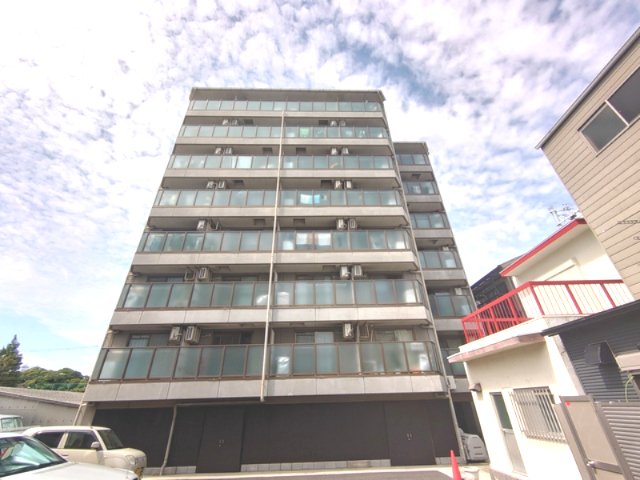 建物外観　閑静な住宅街にあるマンションです。