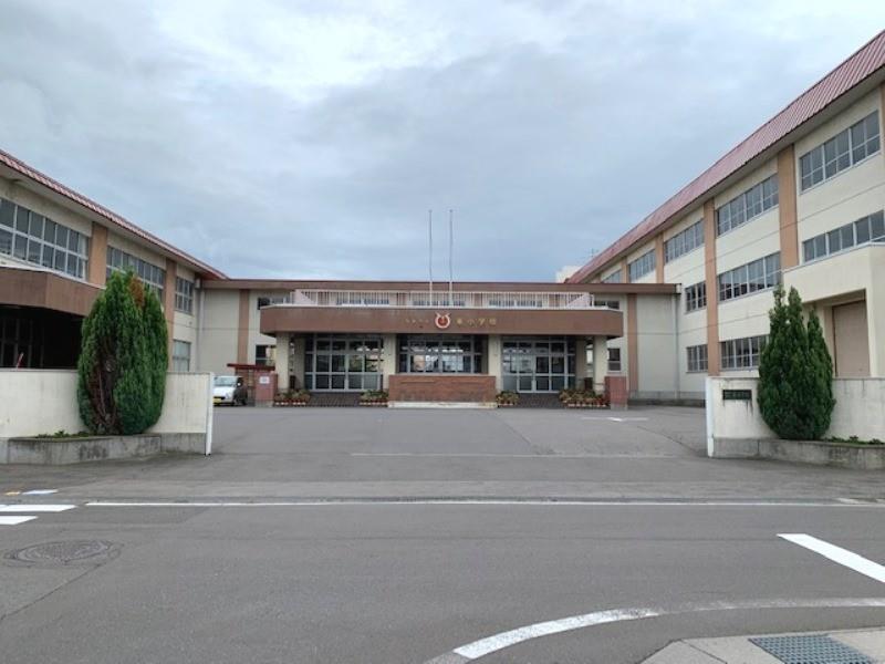 小学校　弘前市立東小学校（小学校）まで726m