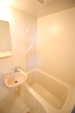 バス・シャワールーム　※同タイプ室内写真です。