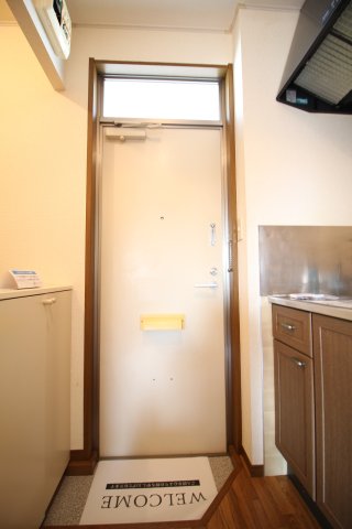 玄関　※同タイプ室内写真です。