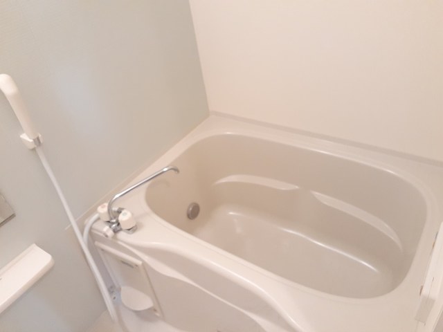 バス・シャワールーム　浴室乾燥機、追い焚き付の浴室♪