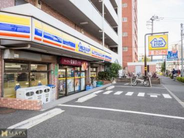 コンビニ　ミニストップ高井戸東３丁目店（コンビニ）まで132m
