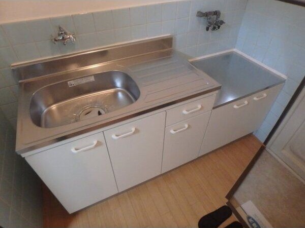 キッチン　コンパクトなキッチンで掃除もラクラク