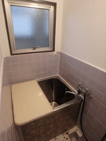 バス・シャワールーム　コンパクトで使いやすいお風呂です