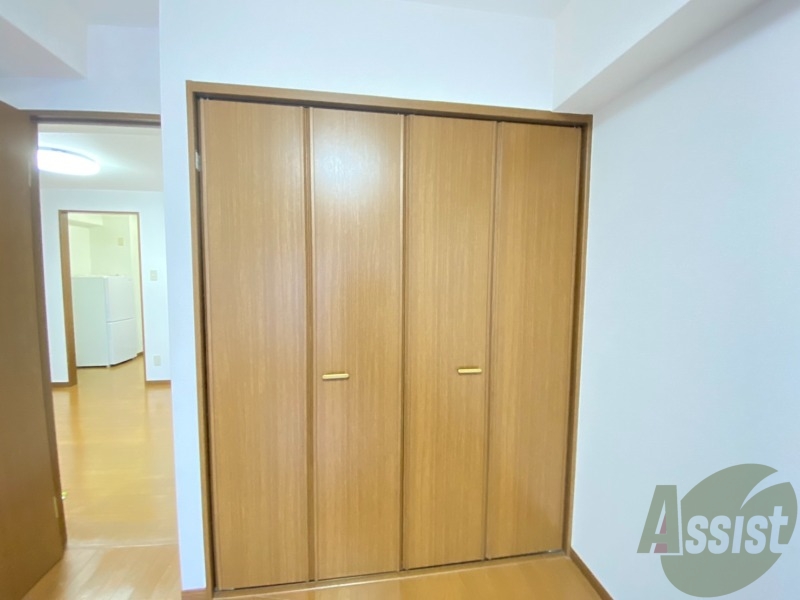 収納　収納はこちらのクローゼットをお使いください。