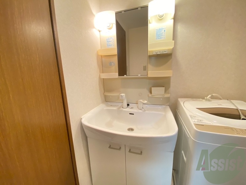 洗面設備　洗面台は独立しています。朝の身支度はこちらでどうぞ～