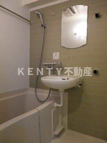 バス・シャワールーム　落ち着いた空間のお風呂です