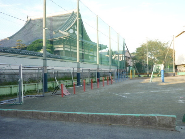 小学校　千葉市立稲毛小学校（小学校）まで884m