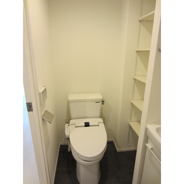 トイレ　温水洗浄便座（１７１０）