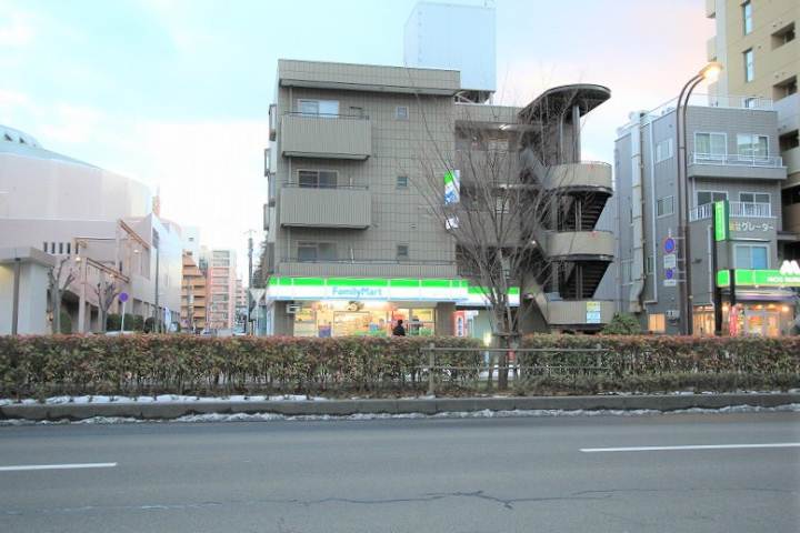 コンビニ　ファミリーマート　榴岡五丁目店（コンビニ）まで250m