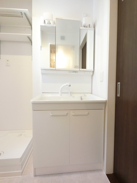 洗面設備　洗面台は人気の独立タイプ！毎日のお出かけ準備も楽チン☆