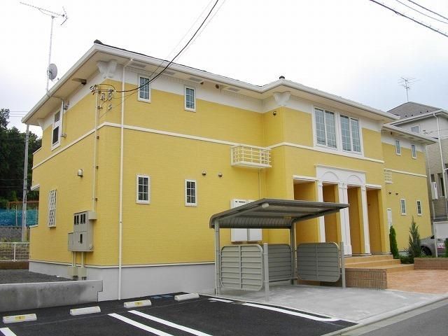 建物外観　★黄色い外観の建物です★