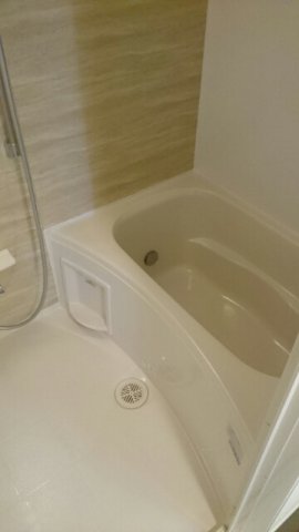 バス・シャワールーム　コンパクトで使いやすいお風呂です