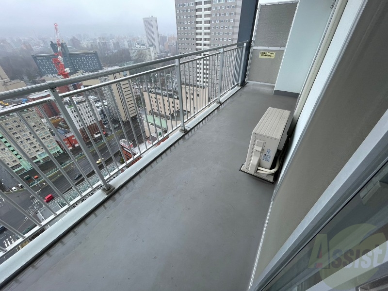 バルコニー　バルコニーです。洗濯物を干したり一息ついたりできますね！