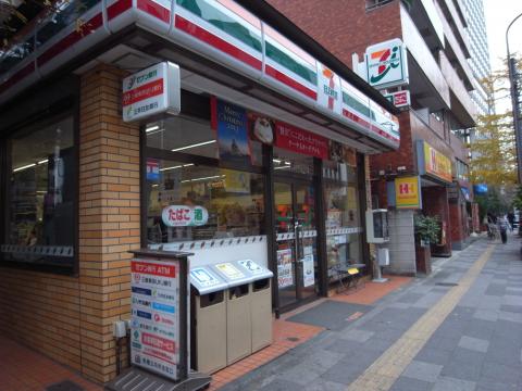 コンビニ　セブンイレブン 港区三田3丁目店（コンビニ）まで352m