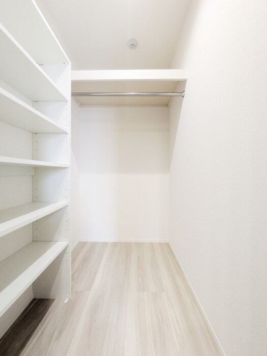 収納　ウォークインクローゼット内