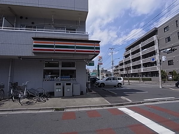 コンビニ　セブンイレブン（コンビニ）まで449m