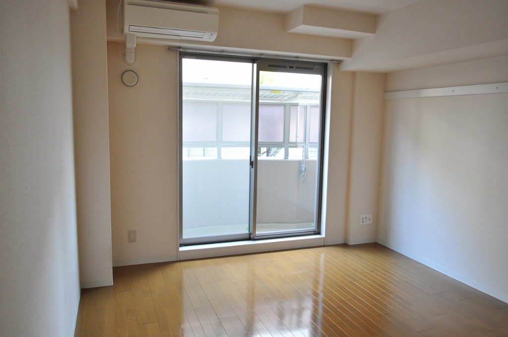 居室・リビング　9帖もある広々した洋室です。