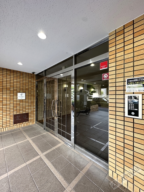 エントランス　オートロック完備で部外者はシャットアウト♪♪