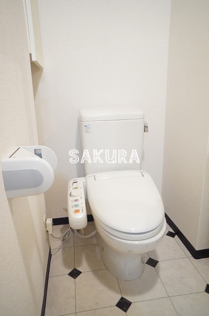 トイレ　嬉しい温水洗浄便座付き♪