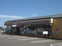 コンビニ　セブンイレブン半田東洋町店（コンビニ）まで425m