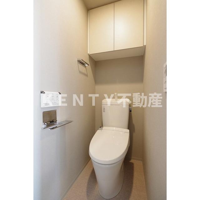 トイレ　落ち着いた色調のトイレです
