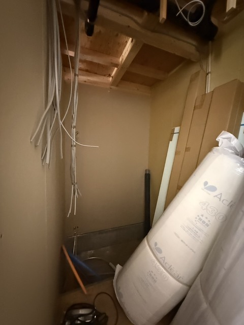 トイレ　建築中になります。